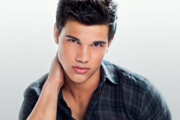 taylor-lautner-en-2012-trop-sexy