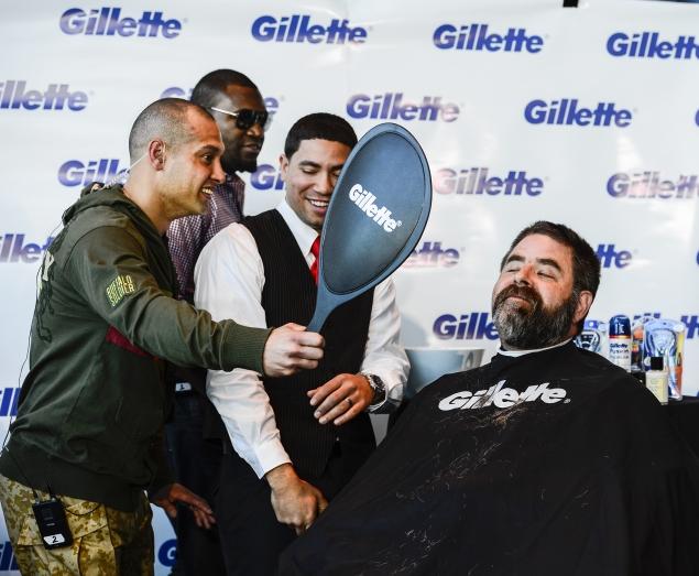 Kiss it goodbye! Boston Police Officer Steve Horgan (r.) gets one last look at his beard.